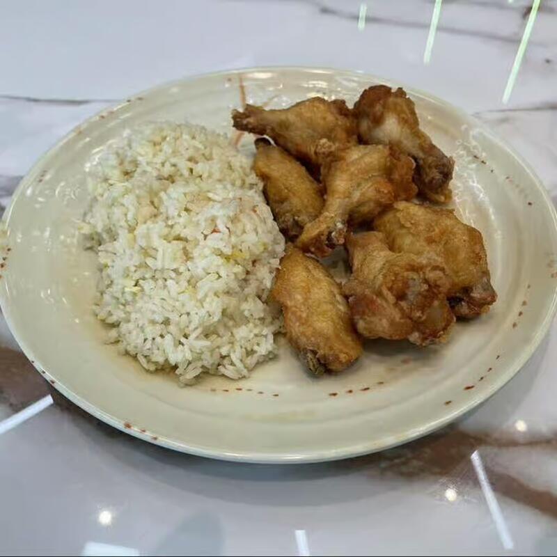 8 Cut Wings w. Fried Rice